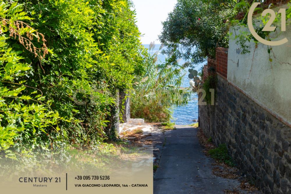 appartamento in vendita ad Aci Castello
