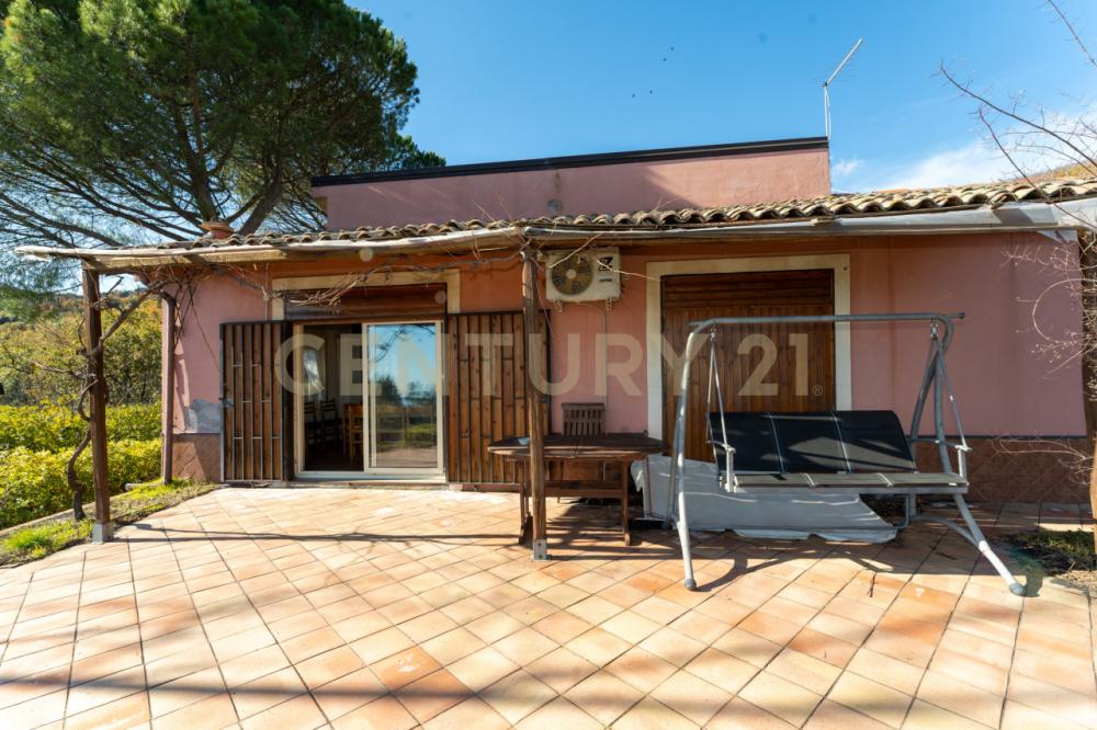 casa indipendente in vendita a Zafferana Etnea in zona Fleri