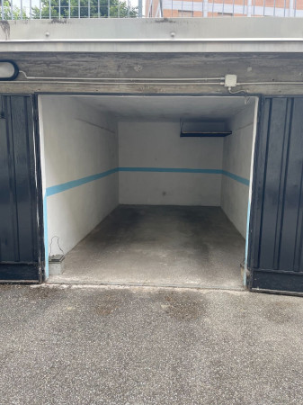 garage in vendita a Parma