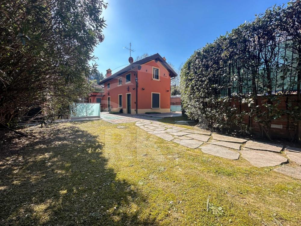 Villa indipendente plurilocale in vendita a Iacquarelli - Villa indipendente plurilocale in vendita a Iacquarelli