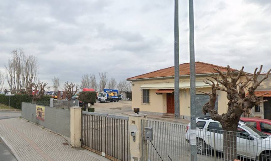 Stabile intero in vendita a Cecina - Stabile intero in vendita a Cecina