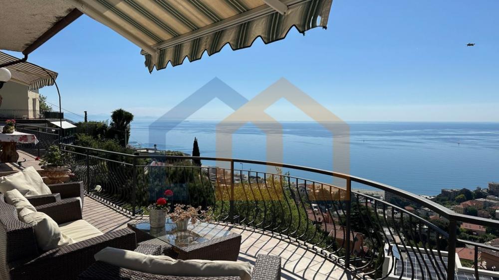 casa indipendente in vendita ad Albissola Marina