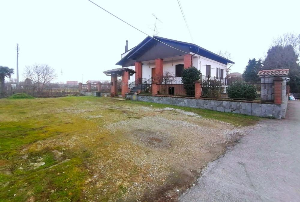 villa indipendente in vendita a Vercelli