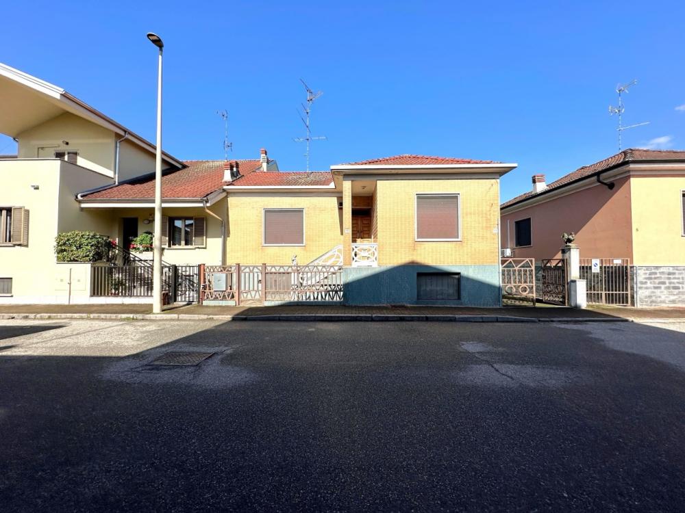 villa indipendente in vendita a Vercelli