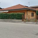Villa indipendente plurilocale in vendita a Linarolo