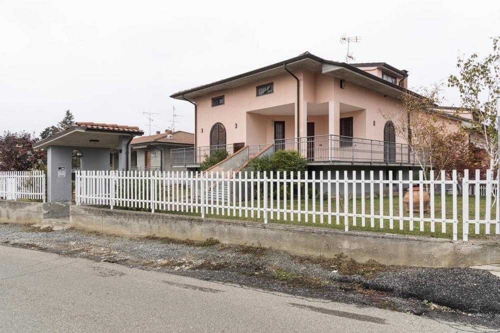 Villa indipendente plurilocale in vendita a Torrazza Coste - Villa indipendente plurilocale in vendita a Torrazza Coste