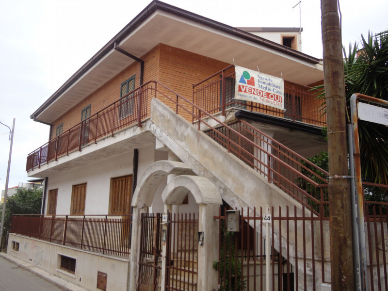Villa quadrilocale in vendita a sannicandro-di-bari - Villa quadrilocale in vendita a sannicandro-di-bari