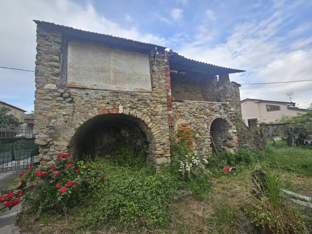 rustico / casale in vendita a Castelnuovo Magra