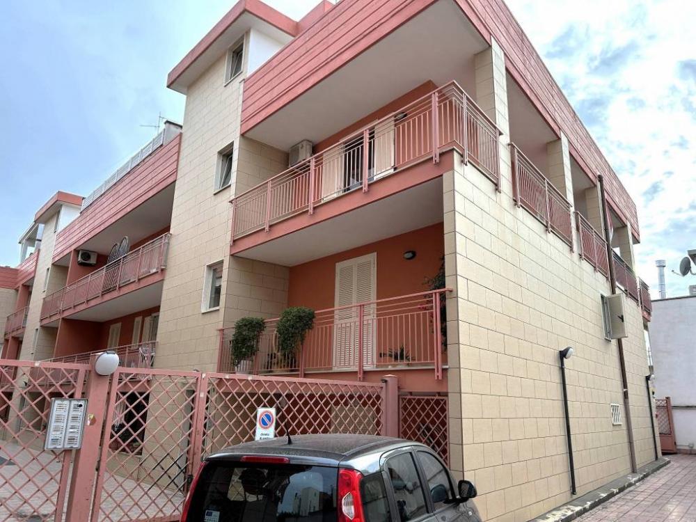ff1b36486b49c752fb7415d8a5b034c5 - Garage in vendita a Bitonto