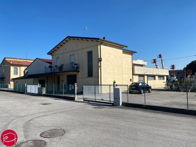 capannone in vendita a Santarcangelo di Romagna