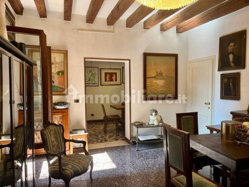 677b286d23729e204abd5c14d2ce34af - Appartamento quadrilocale in vendita a Venezia