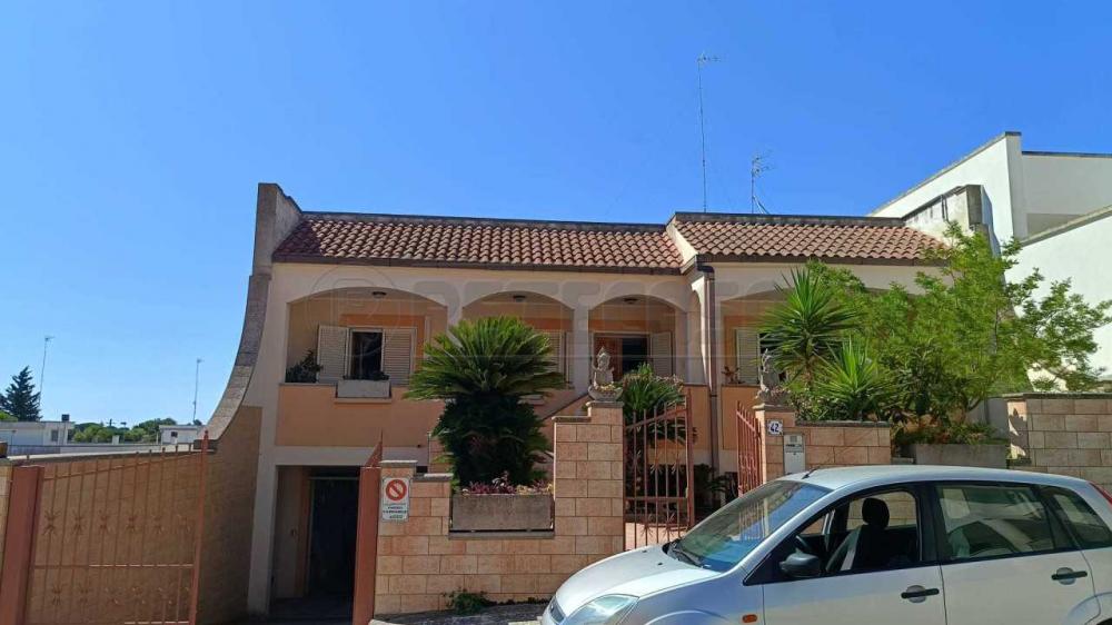 casa indipendente in vendita a Scorrano