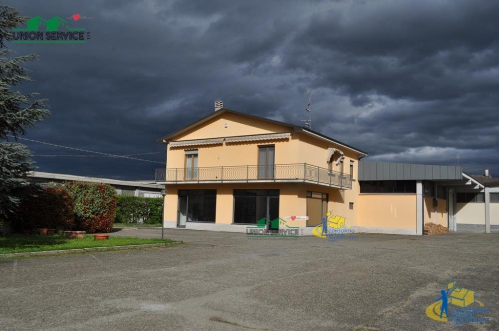 Capannone plurilocale in vendita a sala-baganza - Capannone plurilocale in vendita a sala-baganza