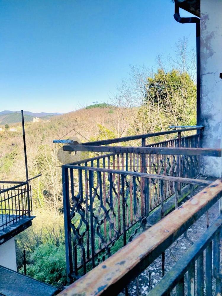 casa indipendente in vendita a Follo