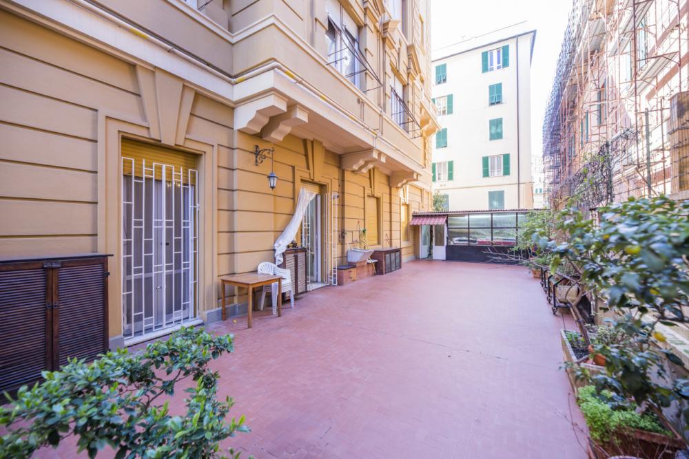 appartamento in vendita a Genova in zona Carignano