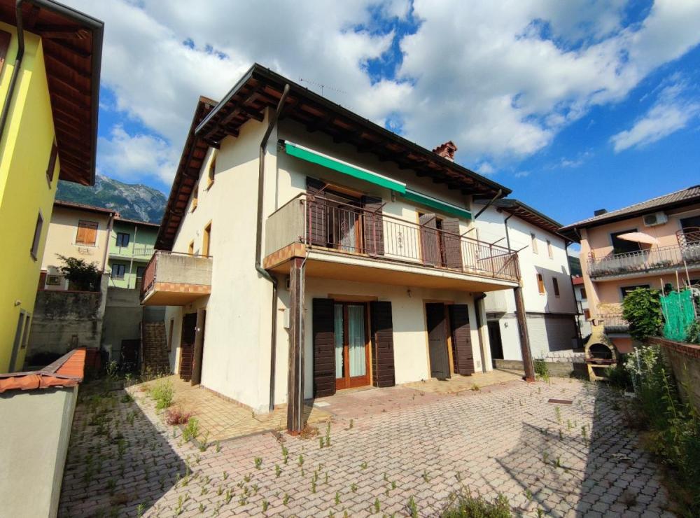 Esterno - Casa quadricamere in vendita a Gemona del Friuli