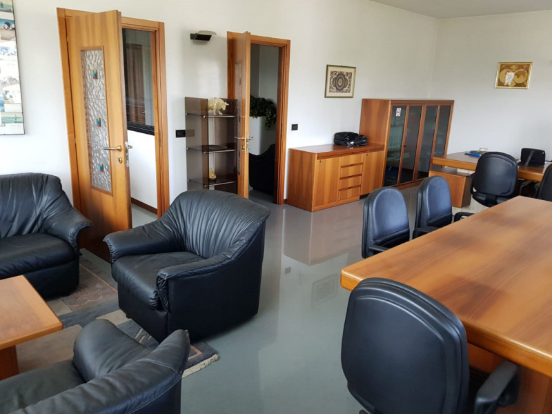 ufficio in vendita a Pesaro