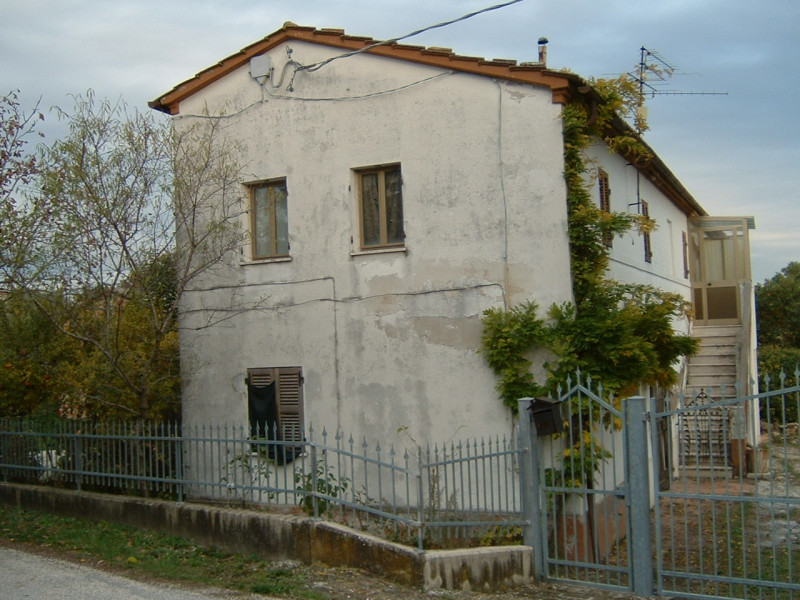 rustico / casale in vendita a Ostra Vetere