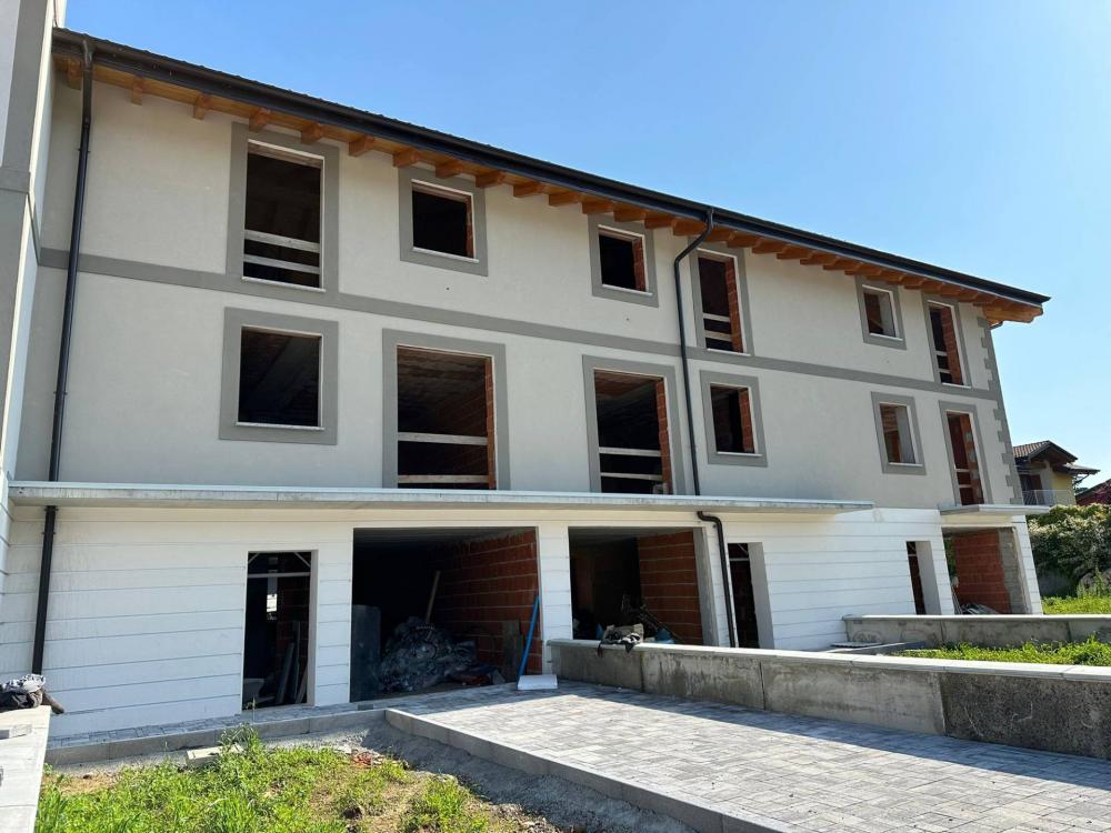 villa indipendente in vendita a Oleggio