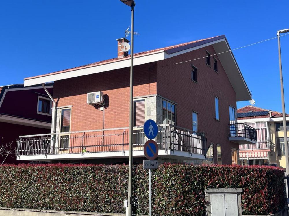 villa indipendente in vendita a Beinasco