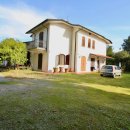Villa indipendente plurilocale in vendita a Cascina