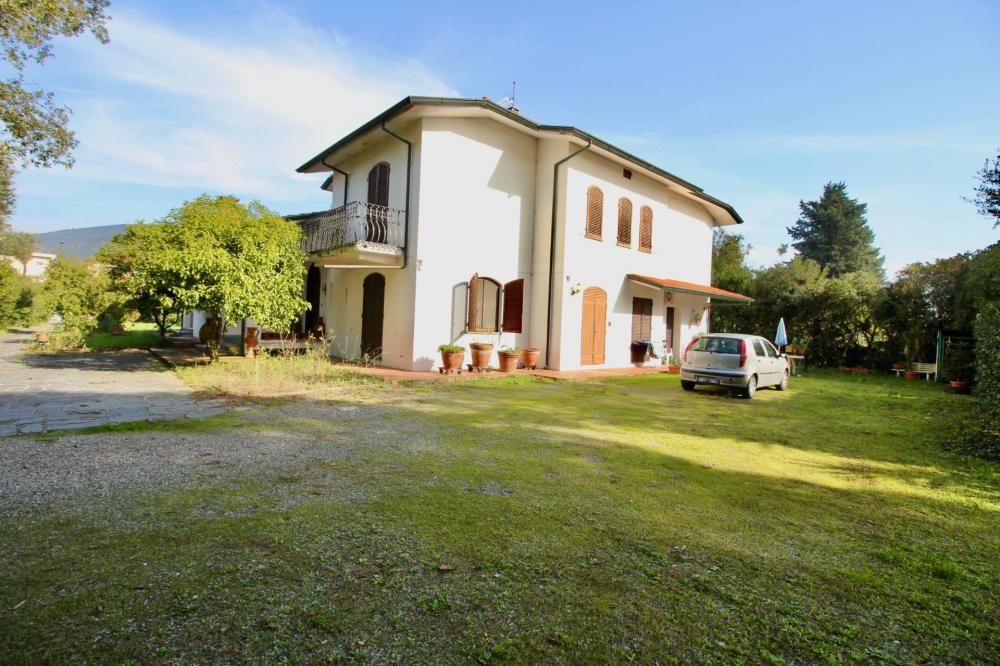villa indipendente in vendita a Cascina