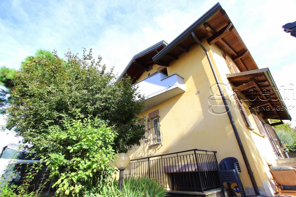 Villa indipendente plurilocale in vendita a pregnana-milanese - Villa indipendente plurilocale in vendita a pregnana-milanese