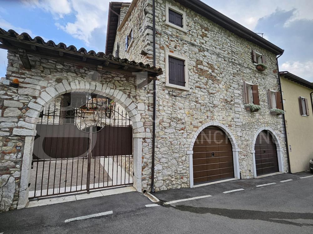 rustico / casale in vendita a Sant'Ambrogio di Valpolicella