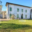 Villa indipendente plurilocale in vendita a verona
