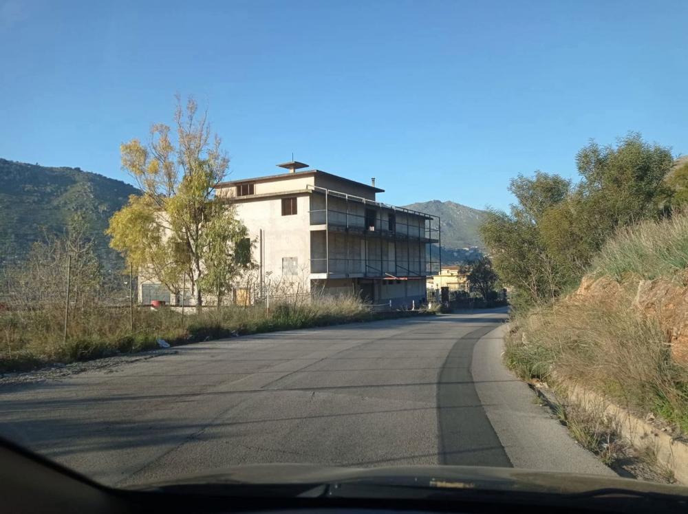 Stabile intero in vendita a belmonte mezzagno - Stabile intero in vendita a belmonte mezzagno
