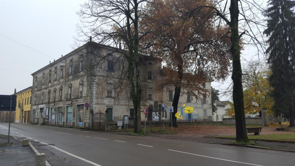 Stabile intero plurilocale in vendita a roccabianca - Stabile intero plurilocale in vendita a roccabianca