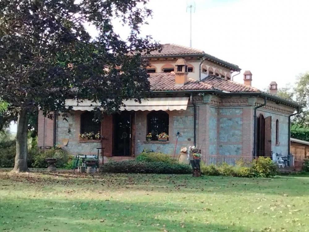 Villa indipendente plurilocale in vendita a Basilicanova - Villa indipendente plurilocale in vendita a Basilicanova