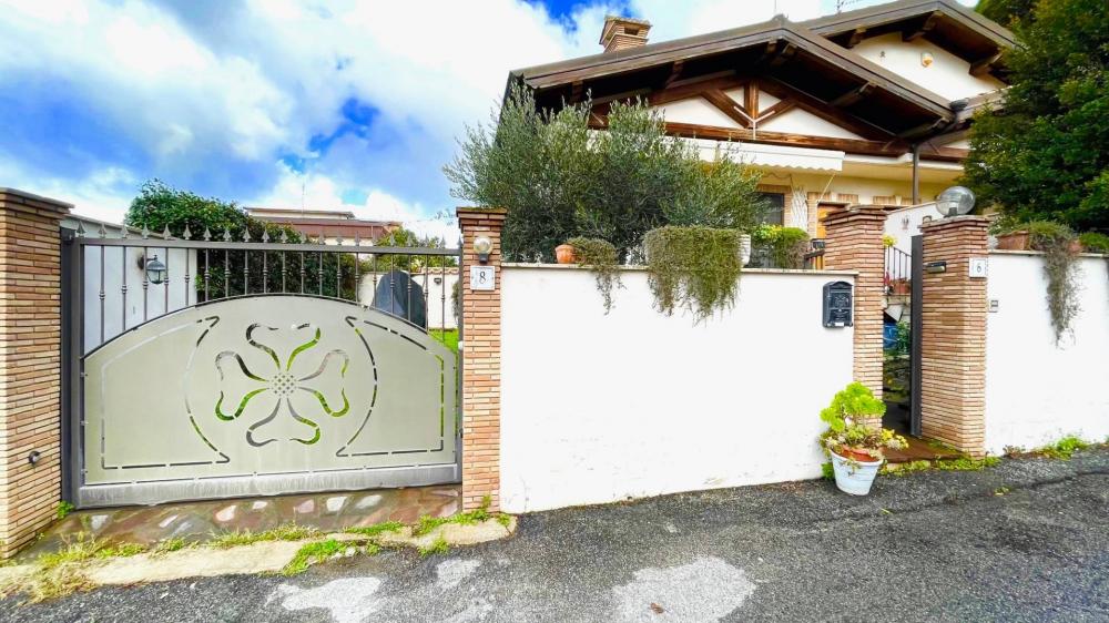 Villa quadrilocale in vendita a Roma - Villa quadrilocale in vendita a Roma
