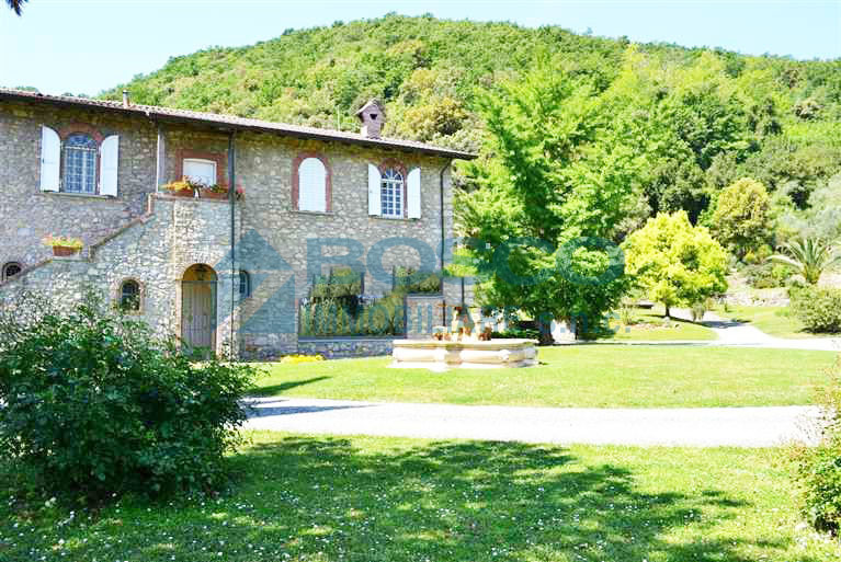 villa indipendente in vendita a Ameglia