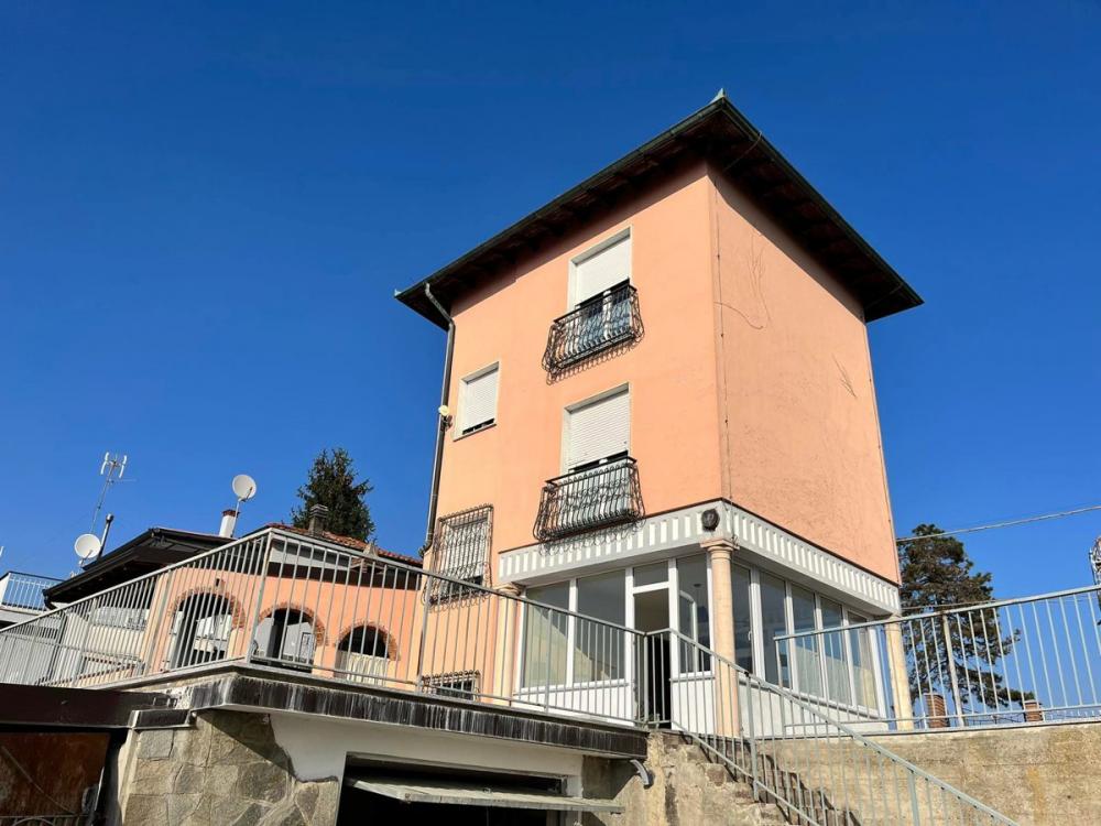 Villa indipendente quadrilocale in vendita a canneto pavese - Villa indipendente quadrilocale in vendita a canneto pavese