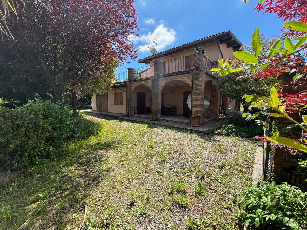 Villa indipendente plurilocale in vendita a canneto pavese - Villa indipendente plurilocale in vendita a canneto pavese