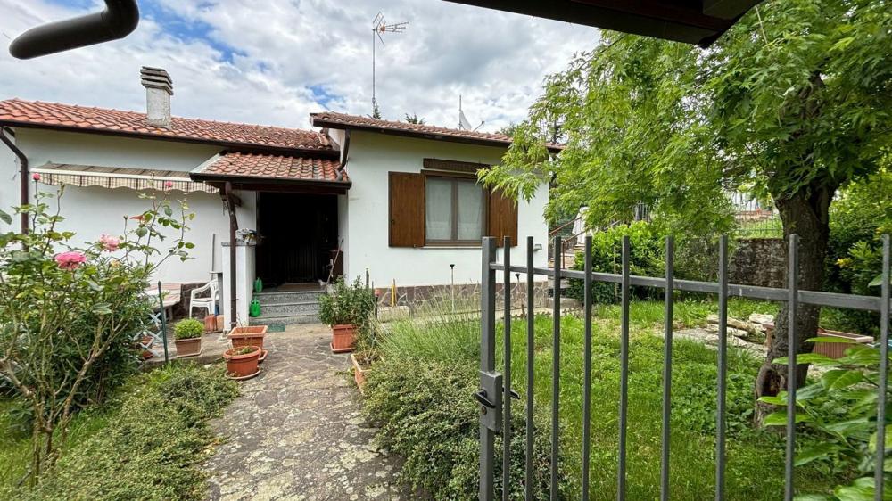 villa indipendente in vendita a Montalto Pavese
