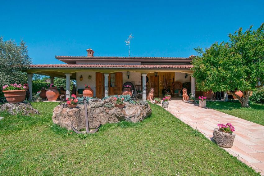 Villa indipendente plurilocale in vendita a montu beccaria - Villa indipendente plurilocale in vendita a montu beccaria