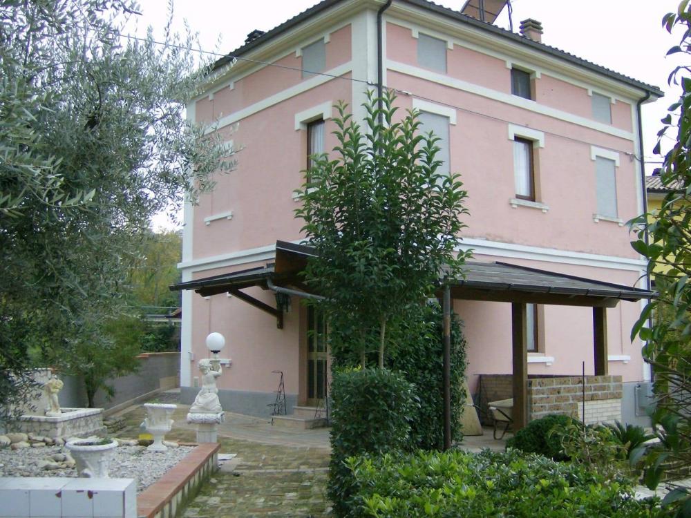 Casa plurilocale in vendita a Montefiore dell'Aso - Casa plurilocale in vendita a Montefiore dell'Aso
