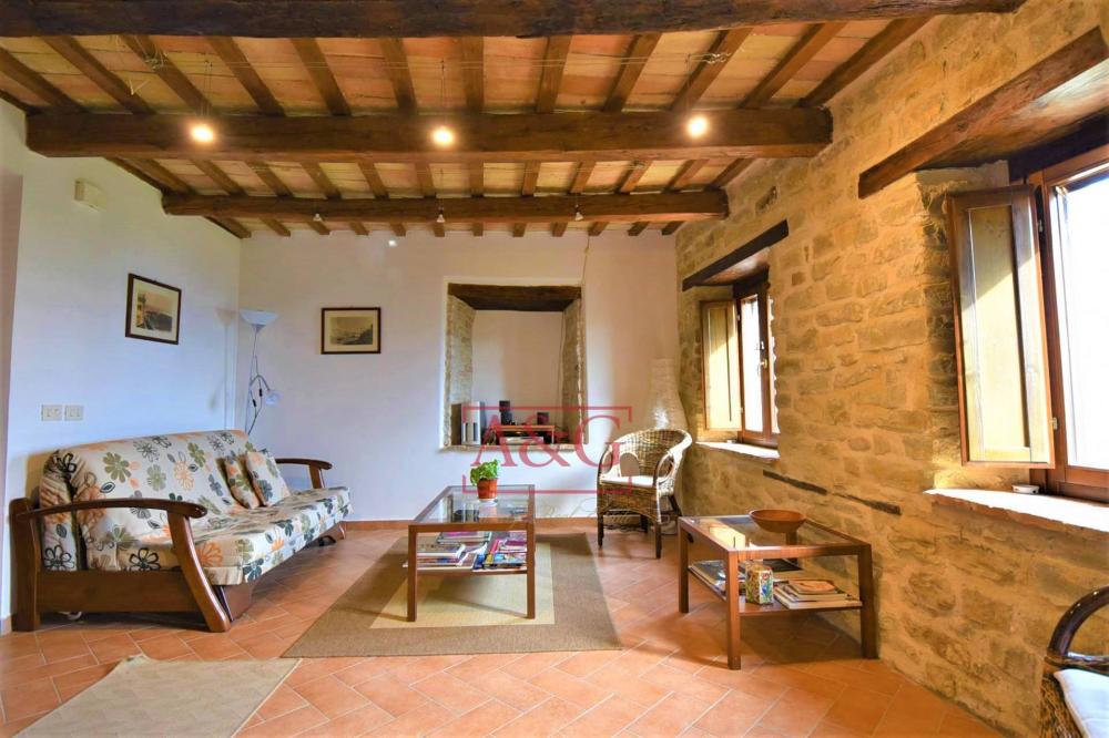 Casa plurilocale in vendita a Montemonaco - Casa plurilocale in vendita a Montemonaco