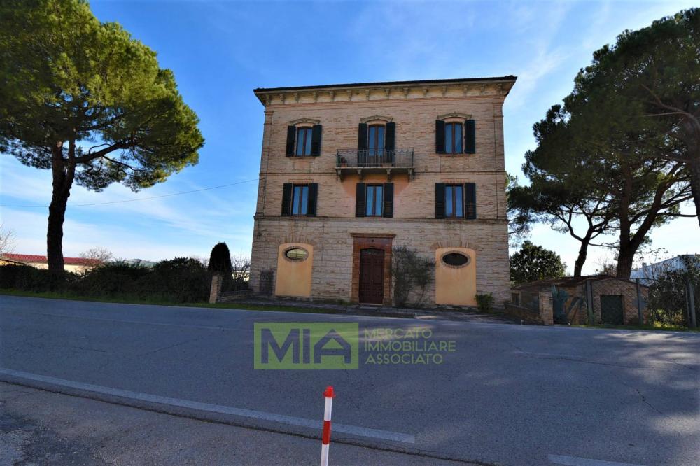 Villa indipendente plurilocale in vendita a Magliano di Tenna - Villa indipendente plurilocale in vendita a Magliano di Tenna