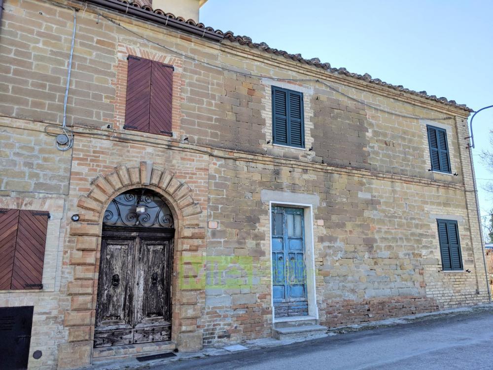 Casa plurilocale in vendita a Monte San Martino - Casa plurilocale in vendita a Monte San Martino