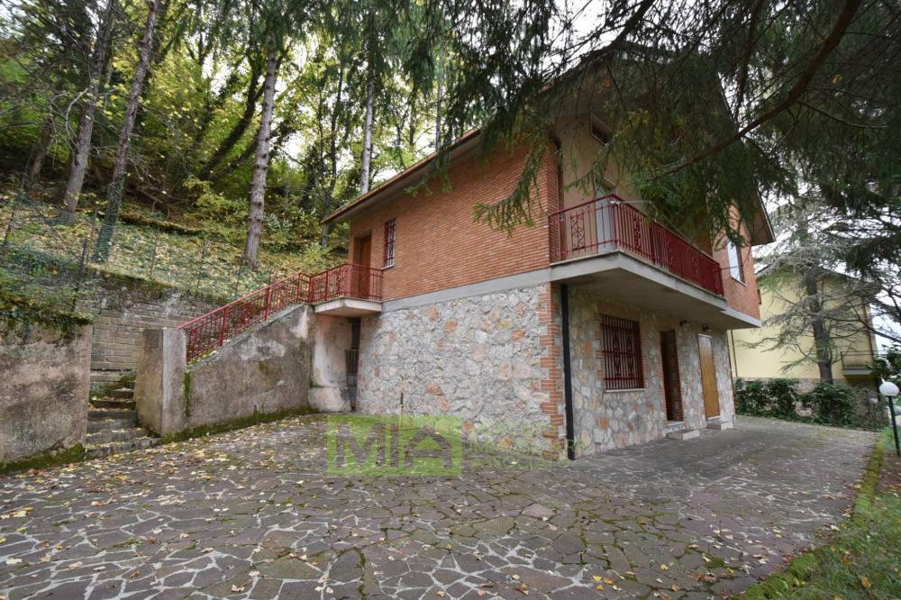Casa plurilocale in vendita a Montefortino - Casa plurilocale in vendita a Montefortino