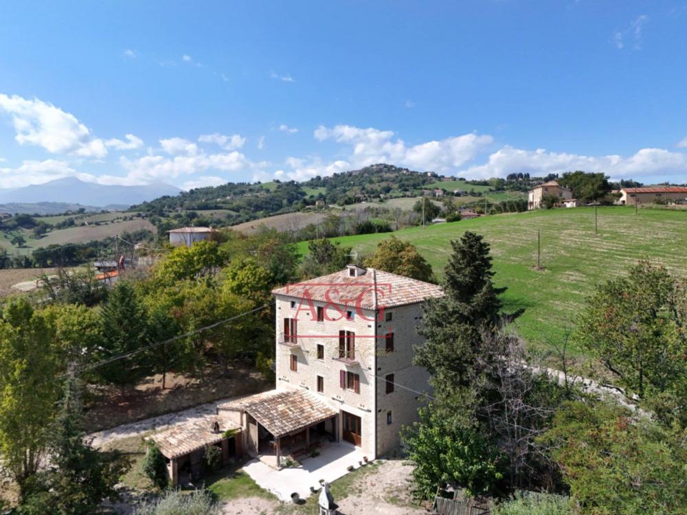 Rustico / casale plurilocale in vendita a Penna San Giovanni - Rustico / casale plurilocale in vendita a Penna San Giovanni