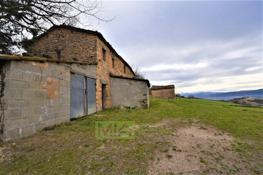 casa indipendente in vendita a San Severino Marche in zona Serralta