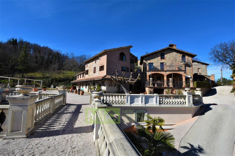 Villa indipendente plurilocale in vendita a Montefortino - Villa indipendente plurilocale in vendita a Montefortino