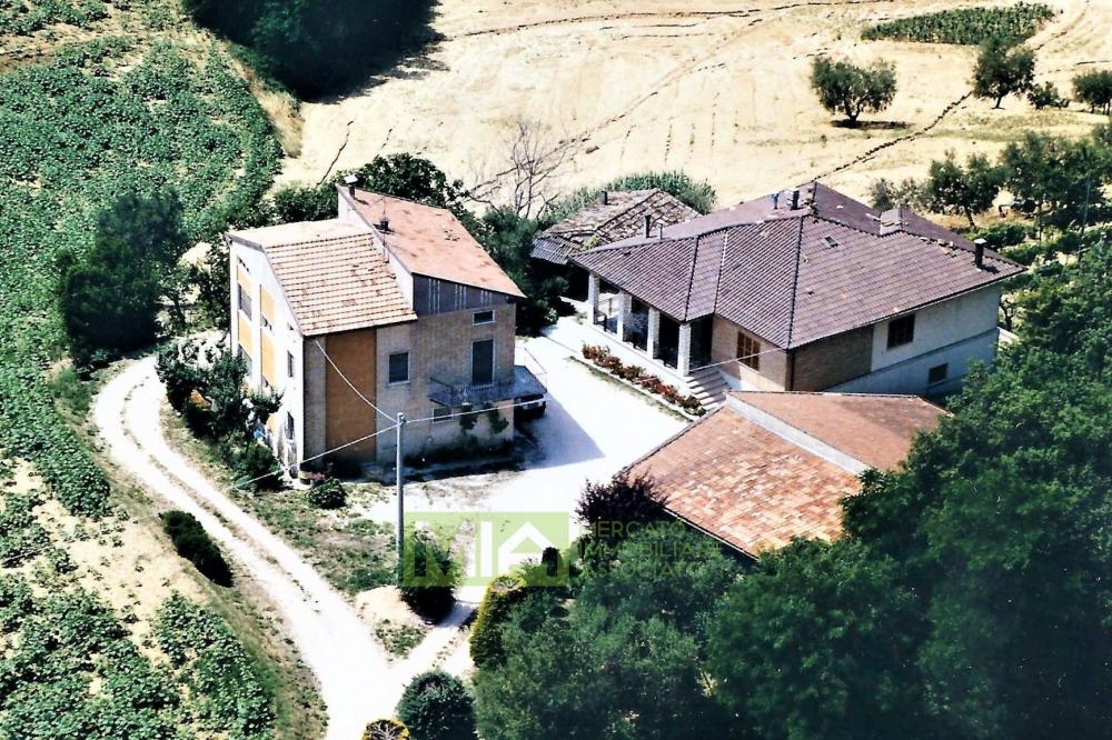 Villa indipendente plurilocale in vendita a Montegiorgio - Villa indipendente plurilocale in vendita a Montegiorgio