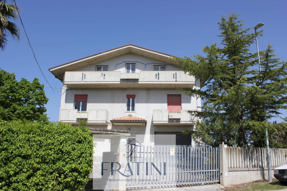 Casa plurilocale in vendita a Sant'Egidio alla Vibrata - Casa plurilocale in vendita a Sant'Egidio alla Vibrata