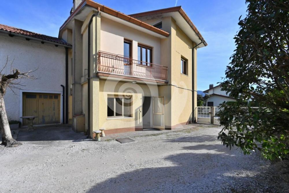 Casa in linea tricamere in vendita a Gemona del Friuli - Casa in linea tricamere in vendita a Gemona del Friuli