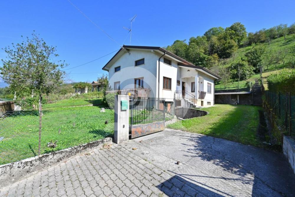 villa indipendente in vendita a Tarcento